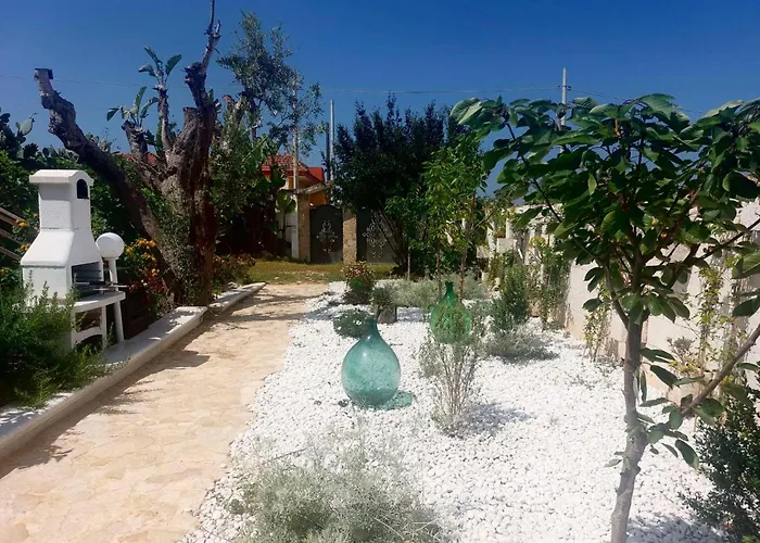 Villa con piscina: Casa Vacanze Fiore